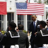 U.S. President Barack Obama (3rd R) alights from Air Force One as he begins his visit to Mexico City May 2, 2013. REUTERS/Kevin Lamarque U.S. President Barack Obama (3rd R) alights from Air Force One as he begins his visit to Mexico City May 2, 2013. REUTERS/Kevin Lamarque