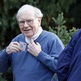 Berkshire Hathaway CEO Warren Buffett attends the Allen & Co Media Conference in Sun Valley, Idaho July 12, 2012. REUTERS/Jim Urquhart