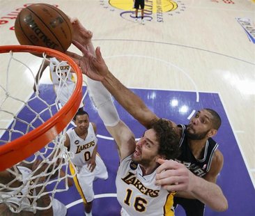 San Antonio Spurs Tim Duncan (back R) blocks a shot by Los Angeles Lakers Pau Gasol during Game 4 of their NBA Western Conference Quarterfin San Antonio Spurs Tim Duncan (back R) blocks a shot by Los Angeles Lakers Pau Gasol during Game 4 of their NBA Western Conference Quarterfin