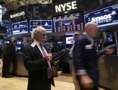Traders work on the floor at the New York Stock Exchange, May 3, 2013. REUTERS/Brendan McDermid Traders work on the floor at the New York Stock Exchange, May 3, 2013. REUTERS/Brendan McDermid