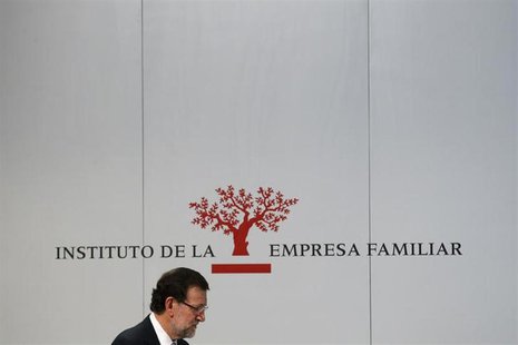 Spain's Prime Minister Mariano Rajoy attends a meeting with small companies in central Madrid April 29, 2013. REUTERS/Juan Medina Spain's Prime Minister Mariano Rajoy attends a meeting with small companies in central Madrid April 29, 2013. REUTERS/Juan Medina