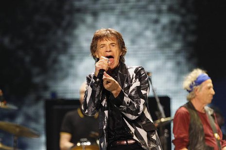 Mick Jagger of British band The Rolling Stones performs during the opening night of their "50 & Counting" worldwide tour at Staples Center i Mick Jagger of British band The Rolling Stones performs during the opening night of their "50 & Counting" worldwide tour at Staples Center i