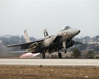 An Israeli air force F15-E fighter jet takes off for a mission over the Gaza Strip, from the Tel Nof air base in central Israel November 19, 2012. REUTERS/Baz Ratner An Israeli air force F15-E fighter jet takes off for a mission over the Gaza Strip, from the Tel Nof air base in central Israel November 19, 2012. REUTERS/Baz Ratner