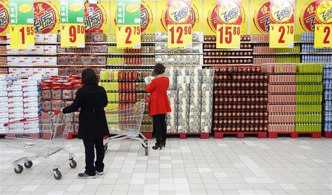 Customers shop at a supermarket in Beijing April 8, 2013. REUTERS/Kim Kyung-Hoon Customers shop at a supermarket in Beijing April 8, 2013. REUTERS/Kim Kyung-Hoon
