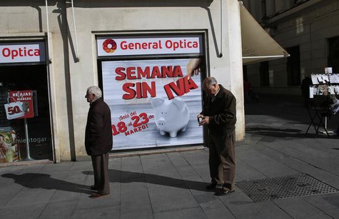 A man looks at his wallet in the Andalusian capital of Seville March 15, 2013. Spain is deep in its second recession since 2009, and the eco A man looks at his wallet in the Andalusian capital of Seville March 15, 2013. Spain is deep in its second recession since 2009, and the eco