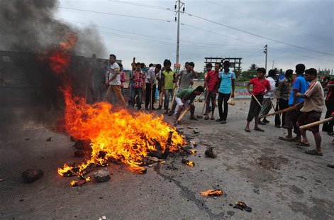Activists of Hefajat-e Islam set fire to tyres and pieces of wood as they block a street during a clash with the police in Narayanganj May 6 Activists of Hefajat-e Islam set fire to tyres and pieces of wood as they block a street during a clash with the police in Narayanganj May 6
