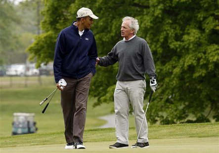 U.S. President Barack Obama and Senator Bob Corker (R-TN) talk during a round of golf at Joint Base Andrews in Maryland May 6, 2013. Senator U.S. President Barack Obama and Senator Bob Corker (R-TN) talk during a round of golf at Joint Base Andrews in Maryland May 6, 2013. Senator