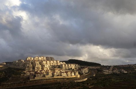 Houses are seen in a general view of the West Bank Jewish settlement of Efrat, near Bethlehem March 17, 2013. REUTERS/Ronen Zvulun Houses are seen in a general view of the West Bank Jewish settlement of Efrat, near Bethlehem March 17, 2013. REUTERS/Ronen Zvulun