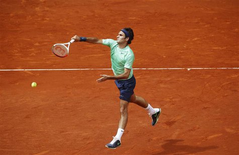Roger Federer of Switzerland returns the ball to Radek Stepanek of the Czech Republic during their men's singles match at the Madrid Open te Roger Federer of Switzerland returns the ball to Radek Stepanek of the Czech Republic during their men's singles match at the Madrid Open te