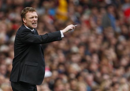 Everton manager David Moyes gestures during their English Premier League soccer match against Arsenal at the Emirates Stadium in London in t Everton manager David Moyes gestures during their English Premier League soccer match against Arsenal at the Emirates Stadium in London in t