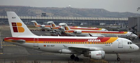 An Iberia passenger plane taxis on the tarmac of Madrid's Barajas airport February 28, 2013. REUTERS/Sergio Perez An Iberia passenger plane taxis on the tarmac of Madrid's Barajas airport February 28, 2013. REUTERS/Sergio Perez