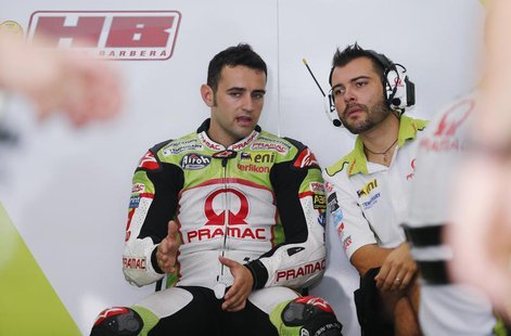 MotoGP rider Hector Barbera of Spain (L) speaks to his mechanic during a free practice session ahead of the Malaysian Grand Prix in Sepang O MotoGP rider Hector Barbera of Spain (L) speaks to his mechanic during a free practice session ahead of the Malaysian Grand Prix in Sepang O