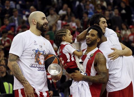 Olympiakos' Pero Antic (L) and Acie Law with a child celebrate victory over Real Madrid after their Euroleague Basketball Final Four final g Olympiakos' Pero Antic (L) and Acie Law with a child celebrate victory over Real Madrid after their Euroleague Basketball Final Four final g