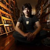 Aaron Swartz poses in a Borderland Books in San Francisco on February 4, 2008. REUTERS/Noah Berger Aaron Swartz poses in a Borderland Books in San Francisco on February 4, 2008. REUTERS/Noah Berger