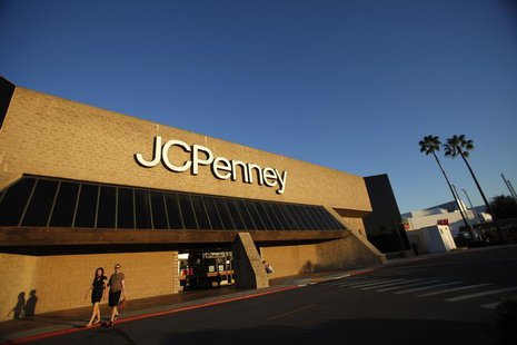 A couple walks by a J.C. Penney store in Arcadia, California March 1, 2013. REUTERS/Mario Anzuoni A couple walks by a J.C. Penney store in Arcadia, California March 1, 2013. REUTERS/Mario Anzuoni