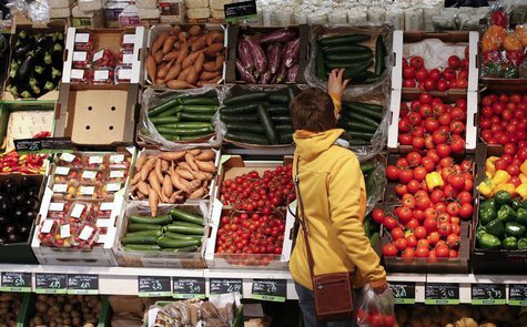 A woman checks vegetables at the Biocompany organic supermarket in Berlin, January 31, 2013. REUTERS/Fabrizio Bensch A woman checks vegetables at the Biocompany organic supermarket in Berlin, January 31, 2013. REUTERS/Fabrizio Bensch