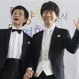Gay South Korean film director Kim Jho Gwang-soo (L) and his partner Kim Seung-hwan pose during a news conference in Seoul May 15, 2013. REU