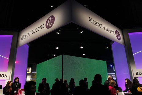 Visitors walk at the Alcatel-Lucent booth at the Mobile World Congress in Barcelona February 28, 2012. REUTERS/Albert Gea Visitors walk at the Alcatel-Lucent booth at the Mobile World Congress in Barcelona February 28, 2012. REUTERS/Albert Gea