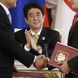 Japan's Prime Minister Shinzo Abe applauds during a signing ceremony after the talks with Russia's President Vladimir Putin at the Kremlin i Japan's Prime Minister Shinzo Abe applauds during a signing ceremony after the talks with Russia's President Vladimir Putin at the Kremlin i