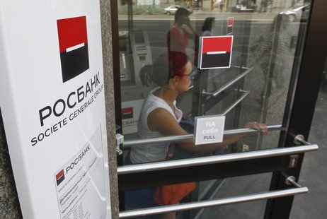A woman walks out of an office of Rosbank in central Moscow, May 15, 2013. REUTERS/Maxim Shemetov A woman walks out of an office of Rosbank in central Moscow, May 15, 2013. REUTERS/Maxim Shemetov