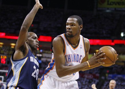Oklahoma City Thunder forward Kevin Durant (R) is guarded by Memphis Grizzlies forward Quincy Pondexter (L) in the first half of Game 5 of t Oklahoma City Thunder forward Kevin Durant (R) is guarded by Memphis Grizzlies forward Quincy Pondexter (L) in the first half of Game 5 of t