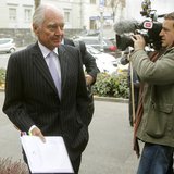 Xstrata Chairman John Bond (L) arrives before an extraordinary shareholder meeting in the Swiss town of Zug November 20, 2012. REUTERS/Arnd Xstrata Chairman John Bond (L) arrives before an extraordinary shareholder meeting in the Swiss town of Zug November 20, 2012. REUTERS/Arnd