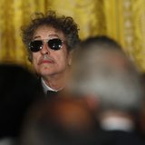 Musician Bob Dylan (C) waits prior to receiving a Presidential Medal of Freedom in the East Room of the White House in Washington, May 29, 2 Musician Bob Dylan (C) waits prior to receiving a Presidential Medal of Freedom in the East Room of the White House in Washington, May 29, 2