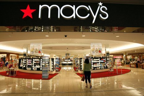 A woman shops at the Macy's store at a mall in a Denver suburb May 16, 2008. REUTERS/Rick Wilking A woman shops at the Macy's store at a mall in a Denver suburb May 16, 2008. REUTERS/Rick Wilking