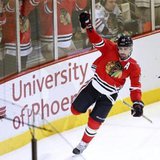 Chicago Blackhawks center Patrick Sharp (10) celebrates his empty net goal against the Detroit Red Wings to clinch Game 1 of their NHL Western Conference semi-final playoffs in Chicago, Illinois, May 15, 2013. 
REUTERS/Jim Young