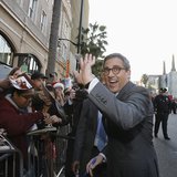 Cast member Steve Carell waves at fans at the premiere of "The Incredible Burt Wonderstone" in Hollywood, California March 11, 2013. REUTERS Cast member Steve Carell waves at fans at the premiere of "The Incredible Burt Wonderstone" in Hollywood, California March 11, 2013. REUTERS