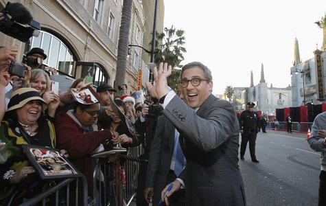 Cast member Steve Carell waves at fans at the premiere of "The Incredible Burt Wonderstone" in Hollywood, California March 11, 2013. REUTERS Cast member Steve Carell waves at fans at the premiere of "The Incredible Burt Wonderstone" in Hollywood, California March 11, 2013. REUTERS