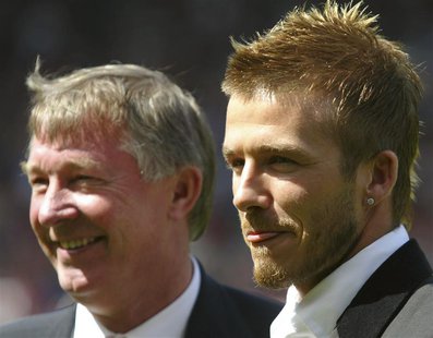Manchester United's David Beckham (R) stands with manager Sir Alex Ferguson before their match against Charlton Athletic in the English prem Manchester United's David Beckham (R) stands with manager Sir Alex Ferguson before their match against Charlton Athletic in the English prem