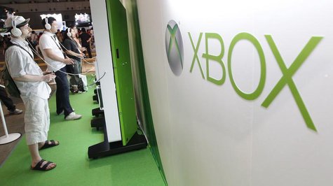 Visitors play with Microsoft's Xbox 360 consoles at the Tokyo Game Show in Chiba, east of Tokyo, September 15, 2011. REUTERS/Kim Kyung-Hoon Visitors play with Microsoft's Xbox 360 consoles at the Tokyo Game Show in Chiba, east of Tokyo, September 15, 2011. REUTERS/Kim Kyung-Hoon