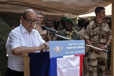 French Defence Minister Jean-Yves Le Drian speaks to French troops at the French military base at the airport in Gao, April 26, 2013. REUTER French Defence Minister Jean-Yves Le Drian speaks to French troops at the French military base at the airport in Gao, April 26, 2013. REUTER