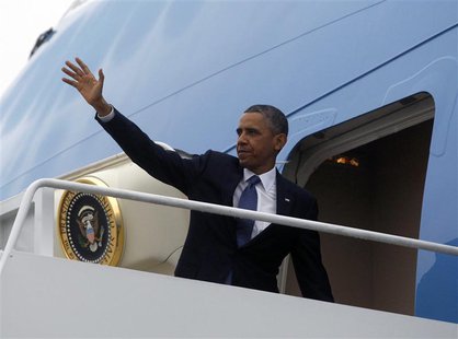 U.S. President Barack Obama steps aboard Air Force one at Andrews Air Force Base near Washington, May 19, 2013. REUTERS/Jason Reed U.S. President Barack Obama steps aboard Air Force one at Andrews Air Force Base near Washington, May 19, 2013. REUTERS/Jason Reed