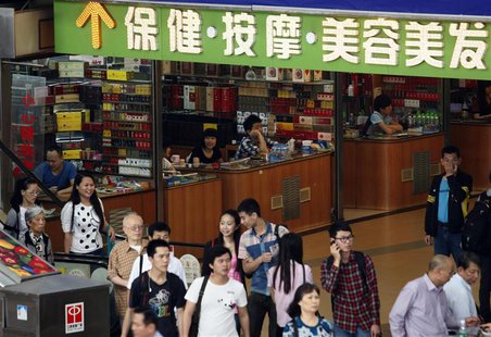 Shoppers walk past small shops at an underground mall in Zhuhai, neighbouring Macau April 29, 2013. REUTERS/Staff Shoppers walk past small shops at an underground mall in Zhuhai, neighbouring Macau April 29, 2013. REUTERS/Staff