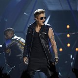 Singer Justin Bieber performs during the Billboard Music Awards at the MGM Grand Garden Arena in Las Vegas, Nevada May 19, 2013. REUTERS/Ste Singer Justin Bieber performs during the Billboard Music Awards at the MGM Grand Garden Arena in Las Vegas, Nevada May 19, 2013. REUTERS/Ste