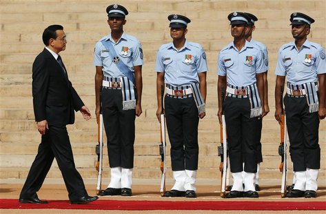 Chinese Premier Li Keqiang inspects a guard of honour during his ceremonial reception at the forecourt of India's presidential palace Rashtr Chinese Premier Li Keqiang inspects a guard of honour during his ceremonial reception at the forecourt of India's presidential palace Rashtr