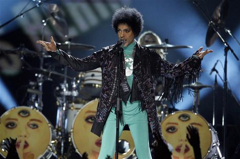 Prince performs during the Billboard Music Awards at the MGM Grand Garden Arena in Las Vegas, Nevada May 19, 2013. REUTERS/Steve Marcus Prince performs during the Billboard Music Awards at the MGM Grand Garden Arena in Las Vegas, Nevada May 19, 2013. REUTERS/Steve Marcus