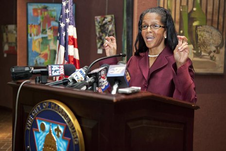 Harrisburg Mayor Linda Thompson speaks during a news conference in Harrisburg, Pennsylvania October 12, 2011. REUTERS/Daniel Shanken Harrisburg Mayor Linda Thompson speaks during a news conference in Harrisburg, Pennsylvania October 12, 2011. REUTERS/Daniel Shanken