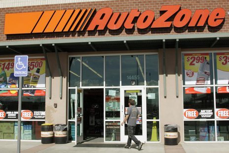 A customer enters the AutoZone store in Westminster, Colorado March 3, 2009. REUTERS/Rick Wilking A customer enters the AutoZone store in Westminster, Colorado March 3, 2009. REUTERS/Rick Wilking