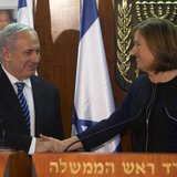 Israel's Prime Minister Benjamin Netanyahu (L) shakes hands with former Foreign Minister Tzipi Livni, head of the centrist Hatenuah party, d Israel's Prime Minister Benjamin Netanyahu (L) shakes hands with former Foreign Minister Tzipi Livni, head of the centrist Hatenuah party, d