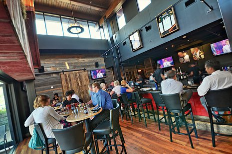 8-Twelve restaurant in Brookfield 8-Twelve restaurant in Brookfield