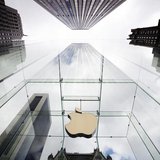 The Apple logo hangs in a glass enclosure above the 5th Ave Apple Store in New York, September 20, 2012. REUTERS/Lucas Jackson The Apple logo hangs in a glass enclosure above the 5th Ave Apple Store in New York, September 20, 2012. REUTERS/Lucas Jackson