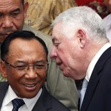 Freeport McMoran Chief Executive Richard Adkerson (R) chats with Indonesian Minister of Energy and Mineral Resources Jero Wacik during a new Freeport McMoran Chief Executive Richard Adkerson (R) chats with Indonesian Minister of Energy and Mineral Resources Jero Wacik during a new