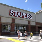 A family leaves the Staples store in Broomfield, Colorado August 17, 2011 as the back-to-school shopping season begins. REUTERS/Rick Wilking A family leaves the Staples store in Broomfield, Colorado August 17, 2011 as the back-to-school shopping season begins. REUTERS/Rick Wilking