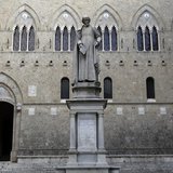 Monte Dei Paschi bank headquarters is pictured in Siena January 25, 2013. REUTERS/Stefano Rellandini