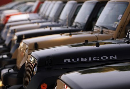 A row of Jeeps are seen in Gaithersburg, Maryland May 1, 2013. REUTERS/Gary Cameron A row of Jeeps are seen in Gaithersburg, Maryland May 1, 2013. REUTERS/Gary Cameron