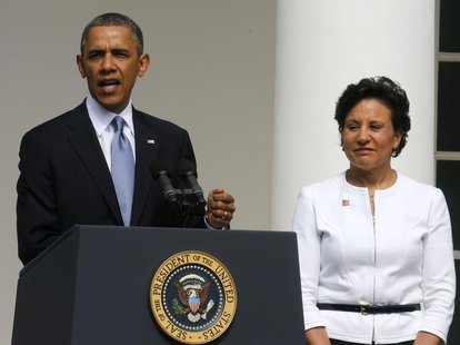 U.S. President Barack Obama announces Penny Pritzker (R) as his new nominee for the U.S. Secretary of Commerce while in the Rose Garden at t U.S. President Barack Obama announces Penny Pritzker (R) as his new nominee for the U.S. Secretary of Commerce while in the Rose Garden at t