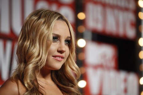 Actress Amanda Bynes arrives at the 2009 MTV Video Music Awards in New York, September 13, 2009. REUTERS/Lucas Jackson Actress Amanda Bynes arrives at the 2009 MTV Video Music Awards in New York, September 13, 2009. REUTERS/Lucas Jackson